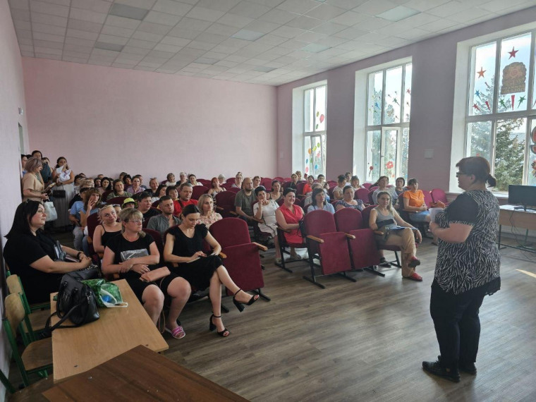 Якутия готовит следующую группу детей из Докучаевска к отправке на летний отдых. Якутия готовит следующую группу детей из Докучаевска к отправке на летний отдых.