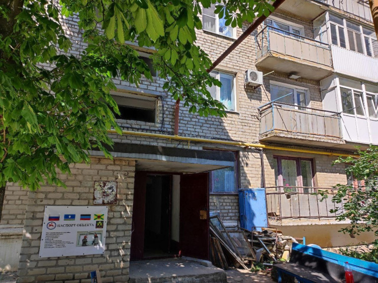 Якутия продолжает менять окна жилых домов в округе Докучаевск. Якутия продолжает менять окна жилых домов в округе Докучаевск.